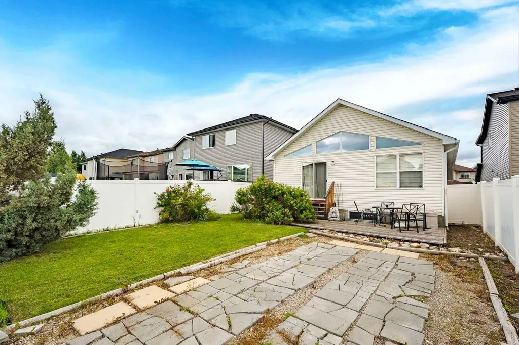 41 Everridge Court SW Calgary AB T2y4T1