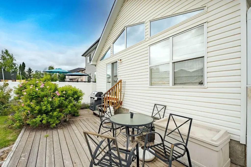 41 Everridge Court SW Calgary AB T2y4T1