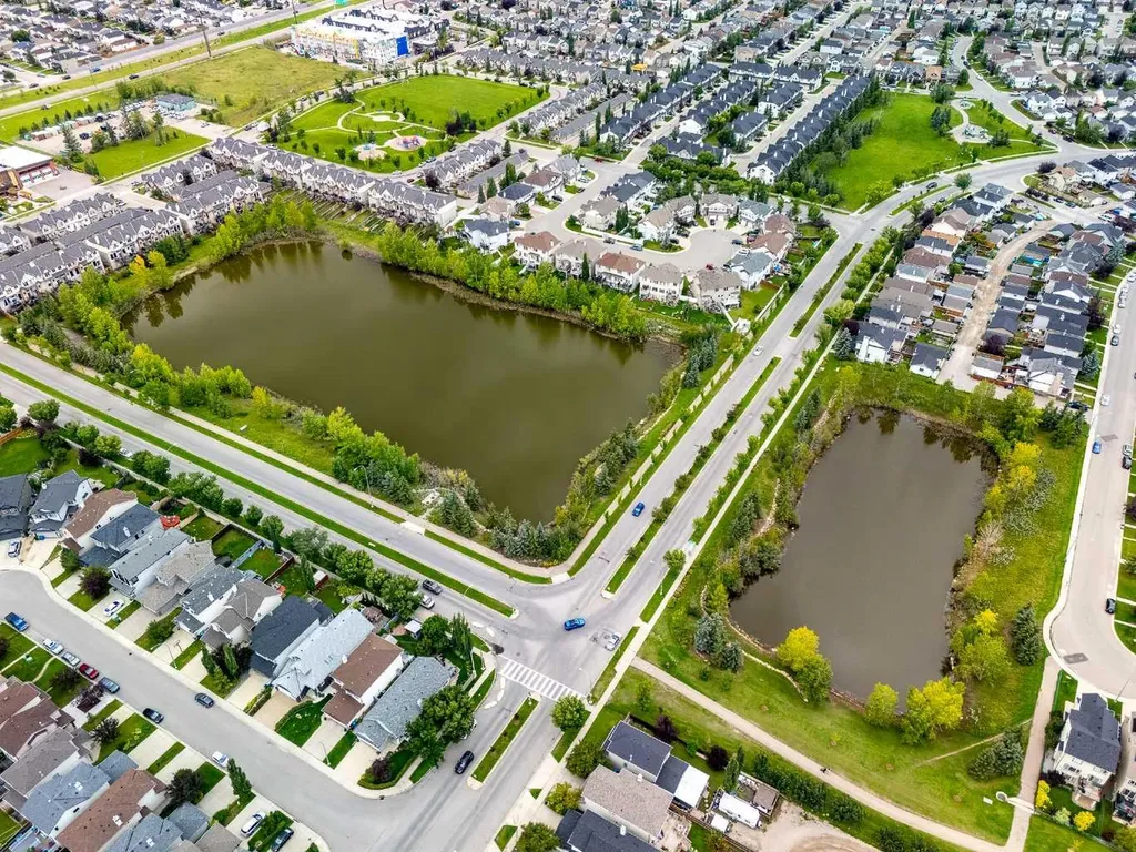 41 Everridge Court SW Calgary AB T2y4T1