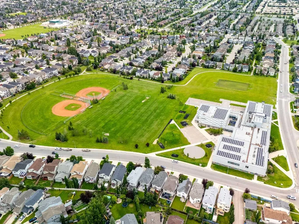 41 Everridge Court SW Calgary AB T2y4T1