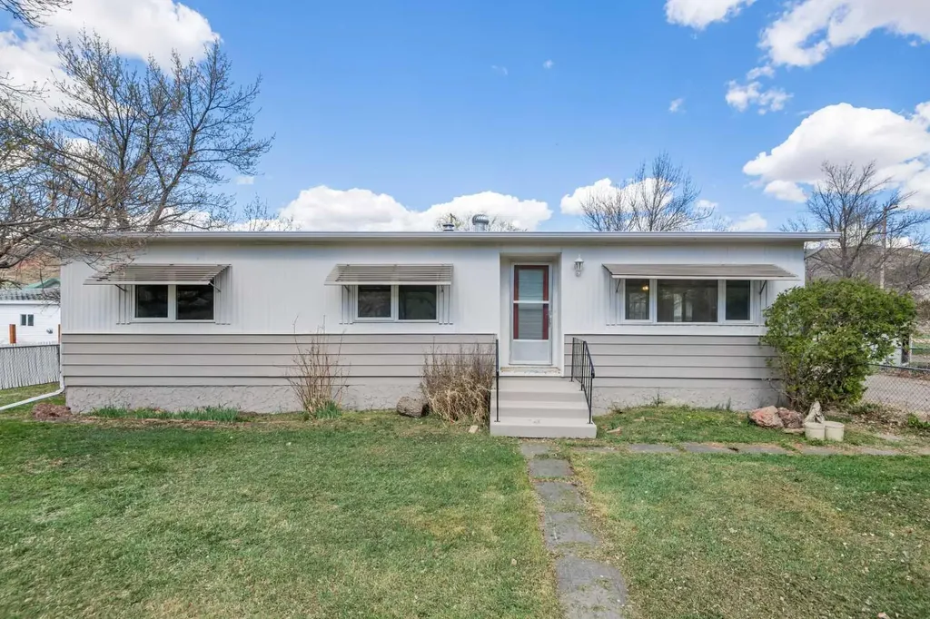 416 2 Avenue Drumheller AB T0J 1B0