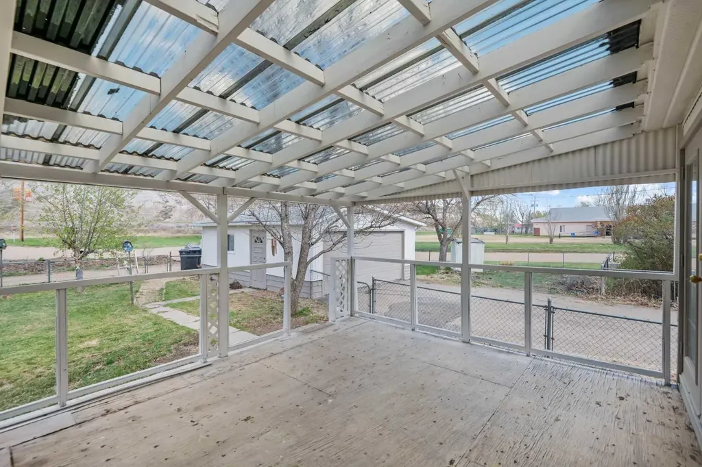 416 2 Avenue Drumheller AB T0J 1B0