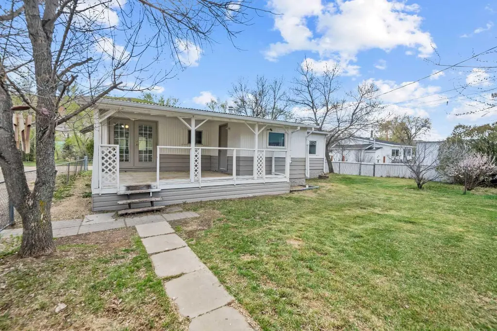 416 2 Avenue Drumheller AB T0J 1B0