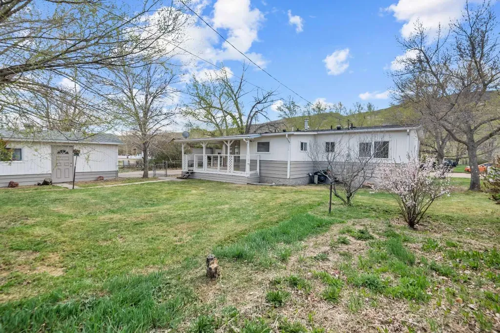 416 2 Avenue Drumheller AB T0J 1B0