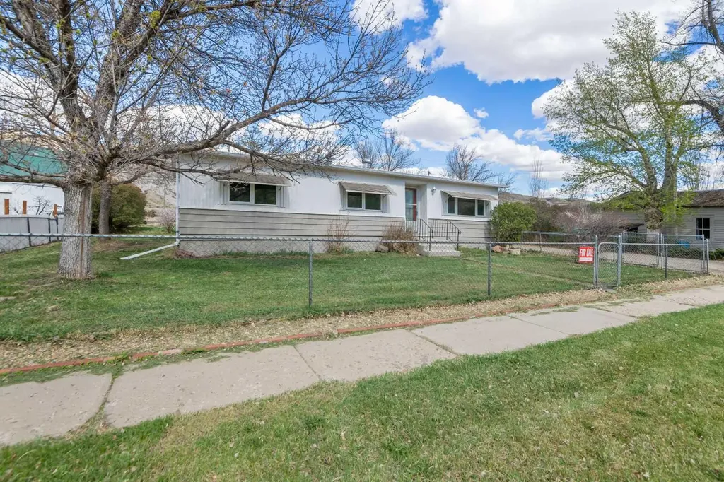 416 2 Avenue Drumheller AB T0J 1B0