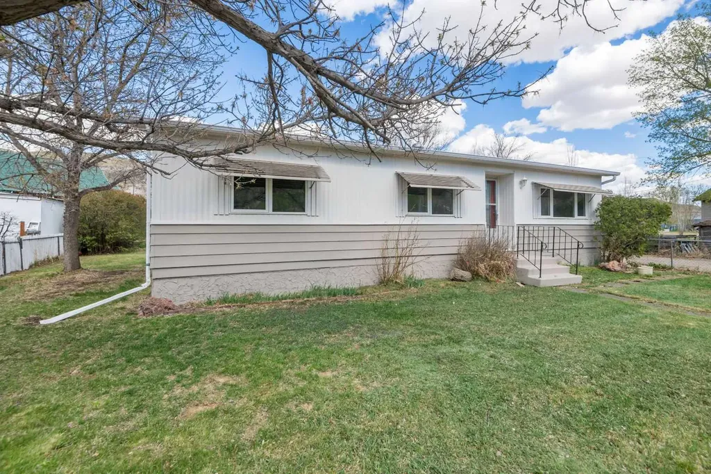 416 2 Avenue Drumheller AB T0J 1B0