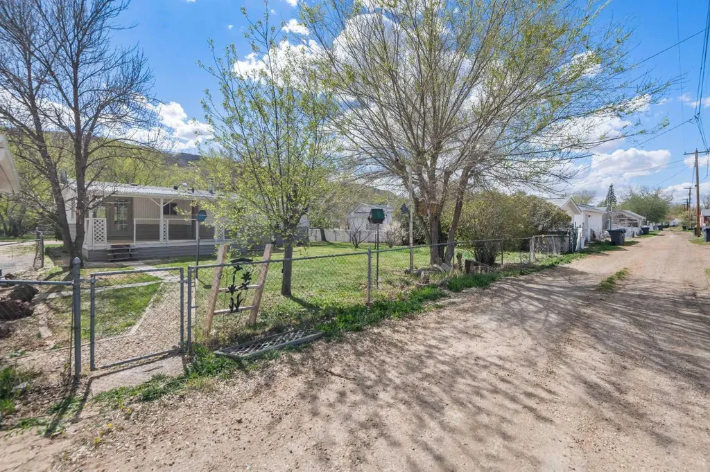 416 2 Avenue Drumheller AB T0J 1B0