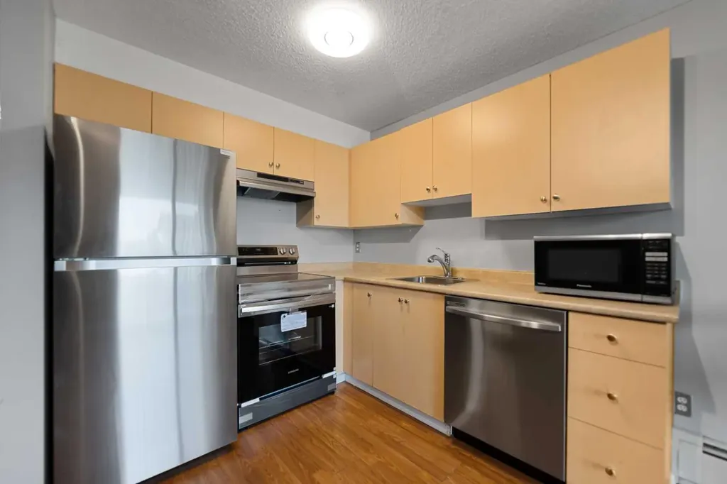 1717 60 Street SE Calgary AB T2A 7Y7