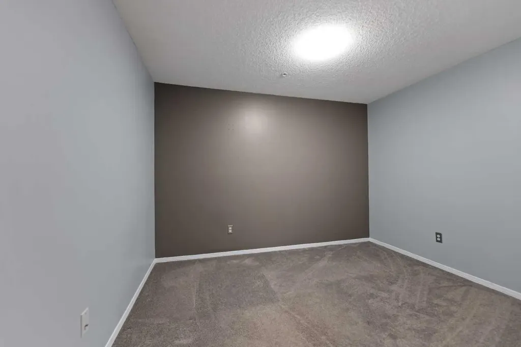 1717 60 Street SE Calgary AB T2A 7Y7