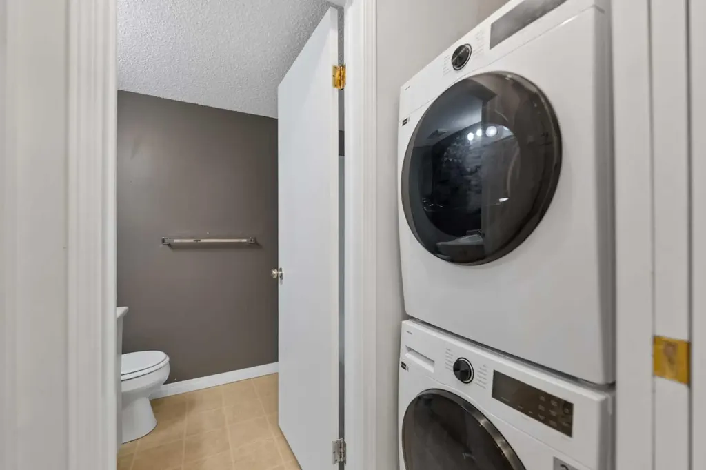 1717 60 Street SE Calgary AB T2A 7Y7