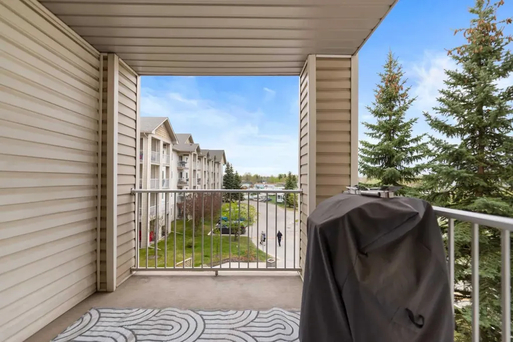 1717 60 Street SE Calgary AB T2A 7Y7