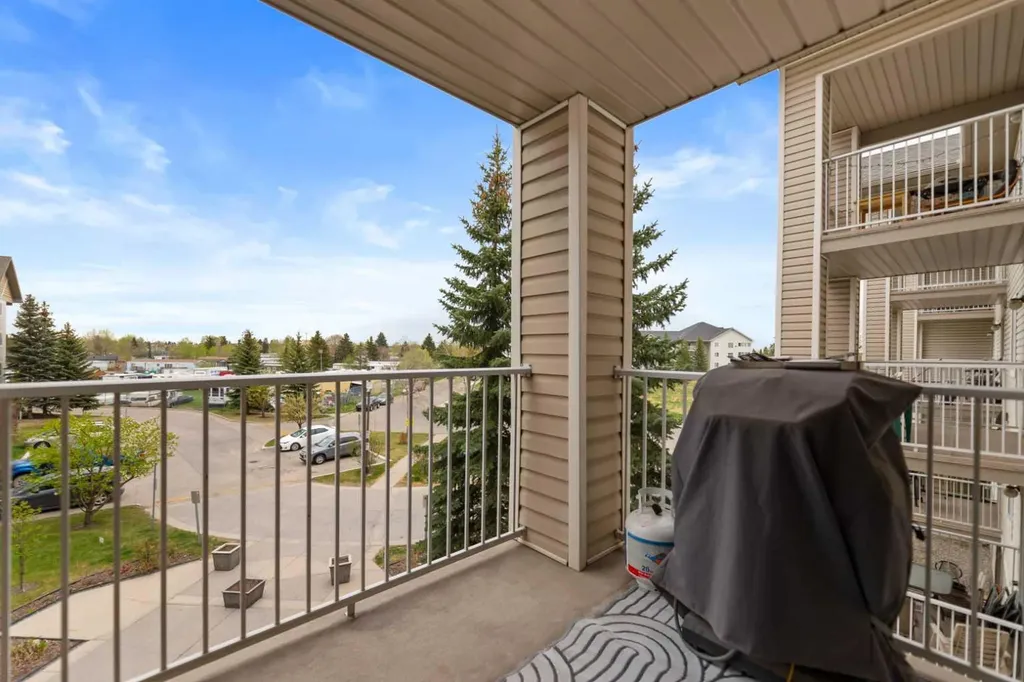 1717 60 Street SE Calgary AB T2A 7Y7