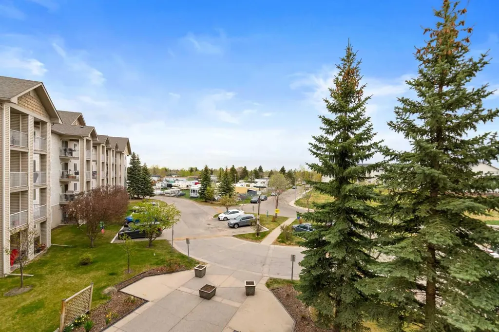 1717 60 Street SE Calgary AB T2A 7Y7