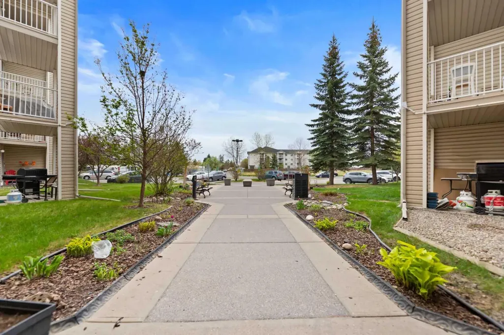 1717 60 Street SE Calgary AB T2A 7Y7
