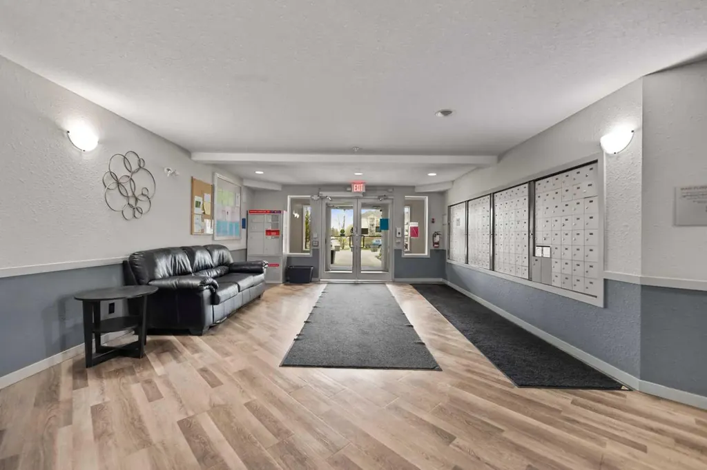 1717 60 Street SE Calgary AB T2A 7Y7
