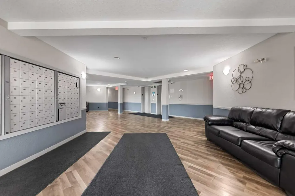 1717 60 Street SE Calgary AB T2A 7Y7