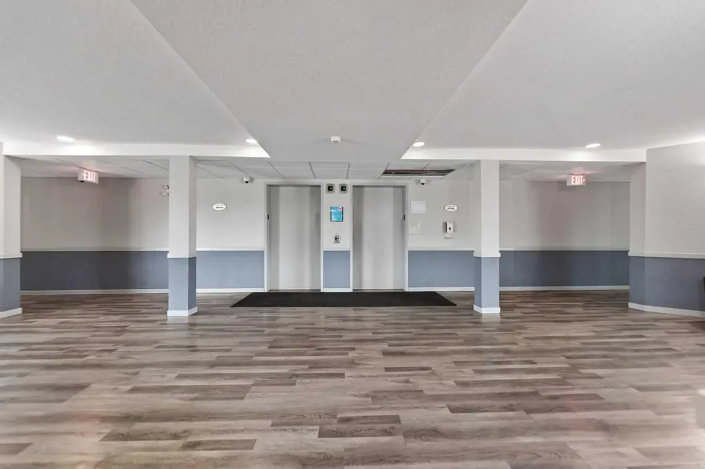 1717 60 Street SE Calgary AB T2A 7Y7