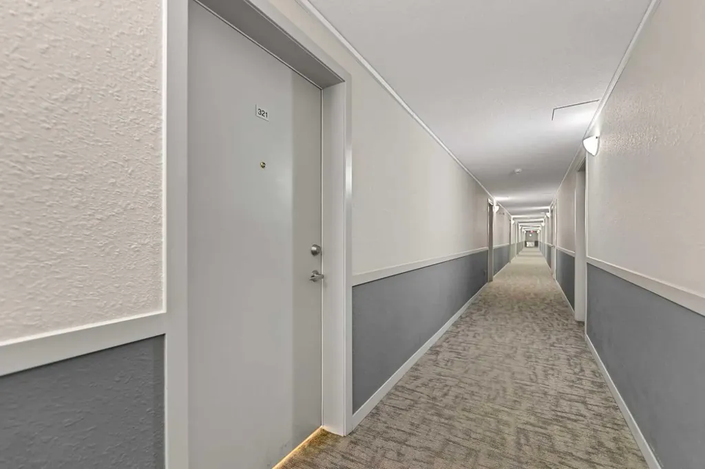 1717 60 Street SE Calgary AB T2A 7Y7