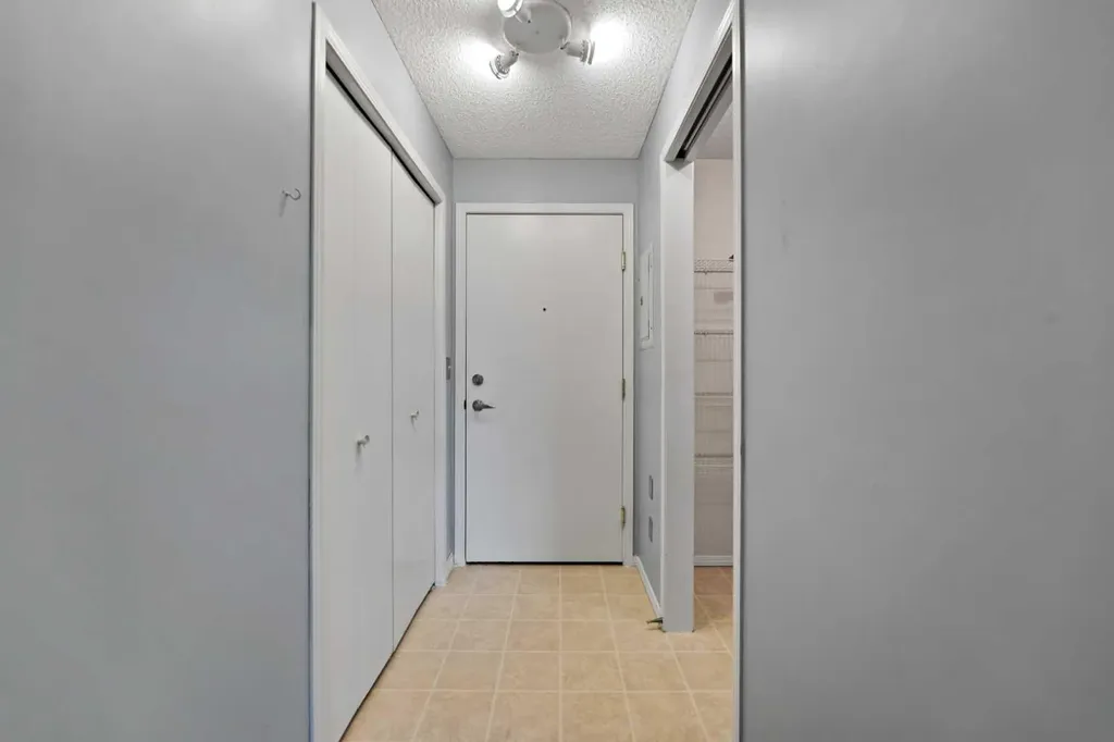 1717 60 Street SE Calgary AB T2A 7Y7