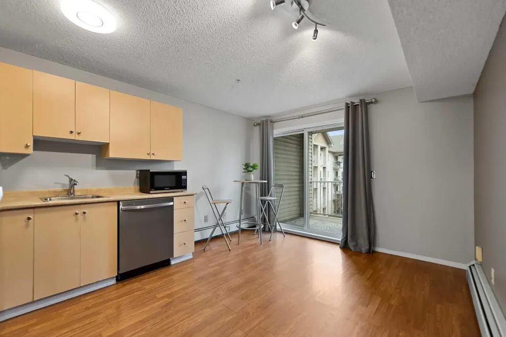 1717 60 Street SE Calgary AB T2A 7Y7