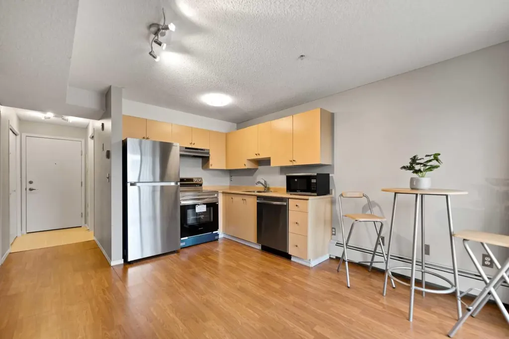 1717 60 Street SE Calgary AB T2A 7Y7