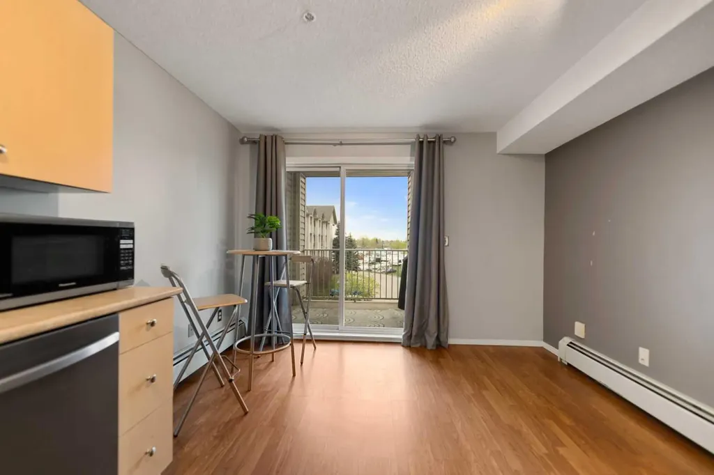 1717 60 Street SE Calgary AB T2A 7Y7