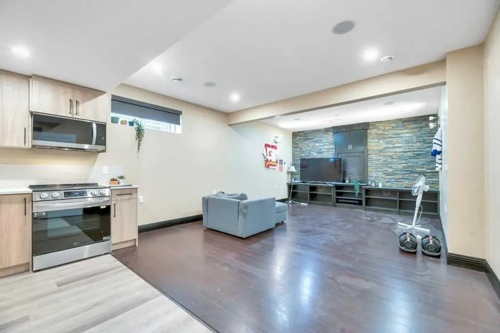22 Kincora Heights NW Calgary AB T3R 1N3