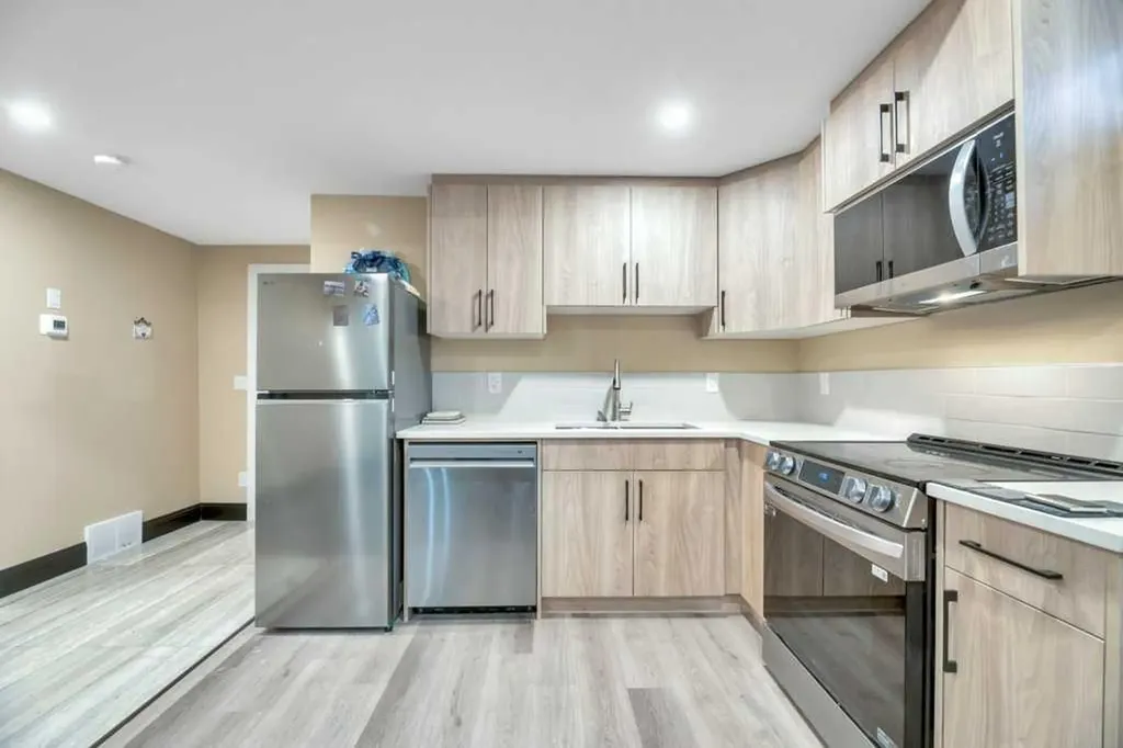 22 Kincora Heights NW Calgary AB T3R 1N3