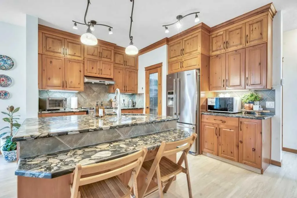 22 Kincora Heights NW Calgary AB T3R 1N3