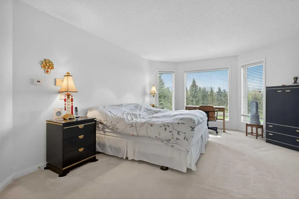 307 Hampstead Way NW Calgary AB T3A 6E6