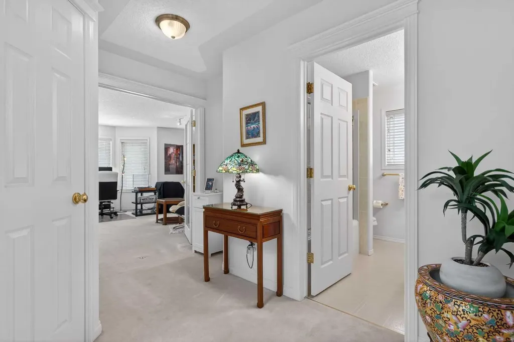 307 Hampstead Way NW Calgary AB T3A 6E6