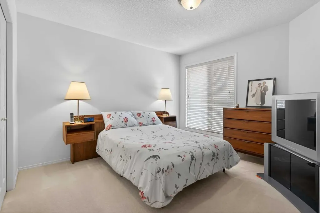 307 Hampstead Way NW Calgary AB T3A 6E6