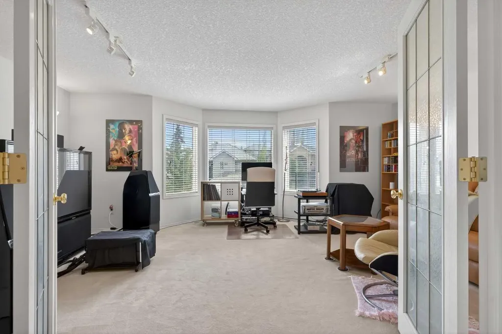 307 Hampstead Way NW Calgary AB T3A 6E6