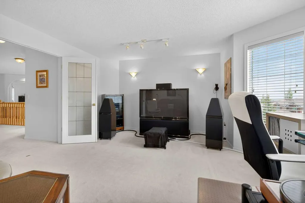 307 Hampstead Way NW Calgary AB T3A 6E6