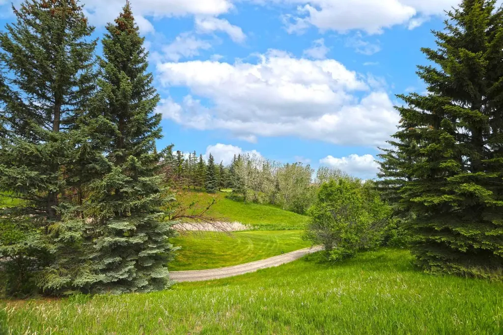 307 Hampstead Way NW Calgary AB T3A 6E6