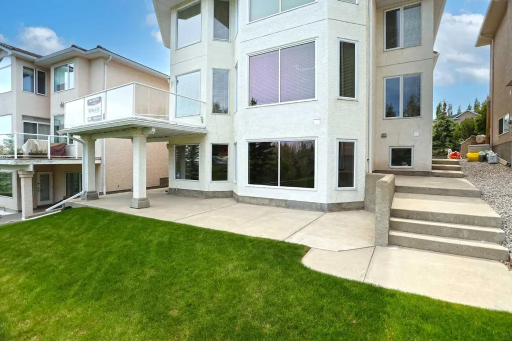 307 Hampstead Way NW Calgary AB T3A 6E6
