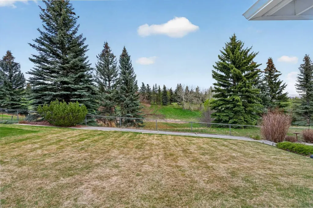 307 Hampstead Way NW Calgary AB T3A 6E6