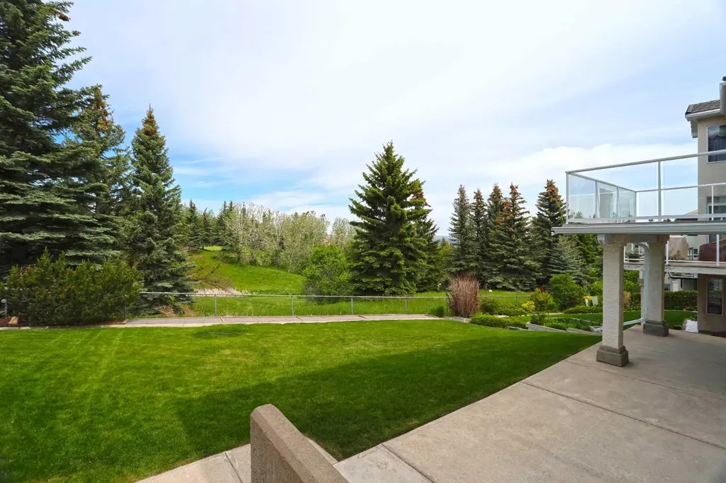 307 Hampstead Way NW Calgary AB T3A 6E6