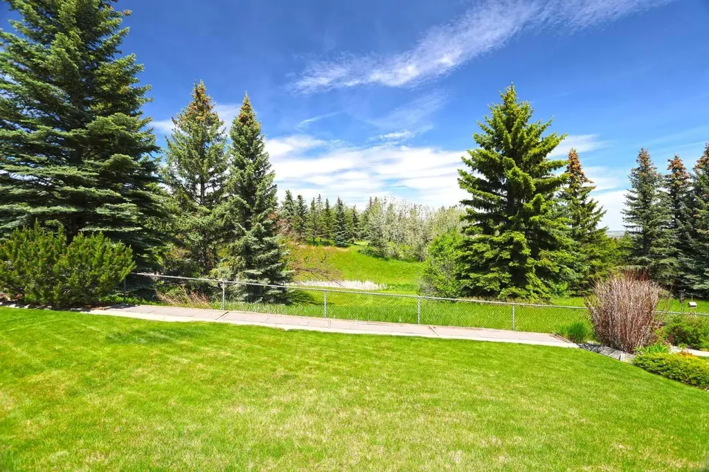 307 Hampstead Way NW Calgary AB T3A 6E6