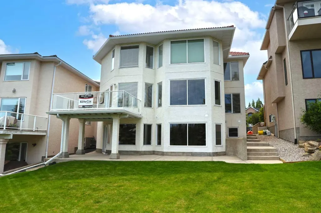 307 Hampstead Way NW Calgary AB T3A 6E6