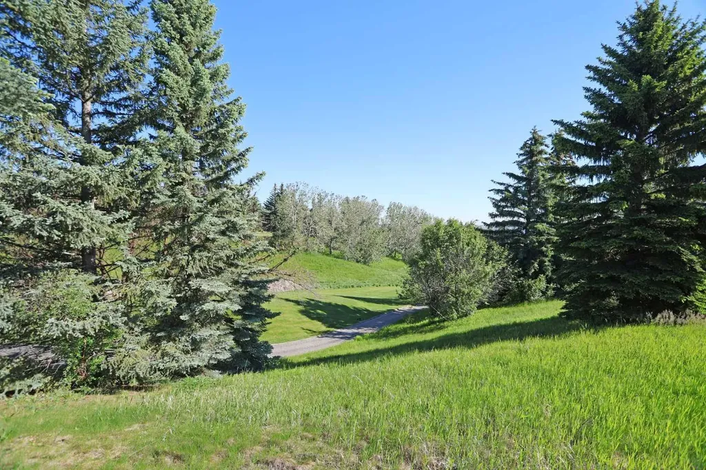 307 Hampstead Way NW Calgary AB T3A 6E6