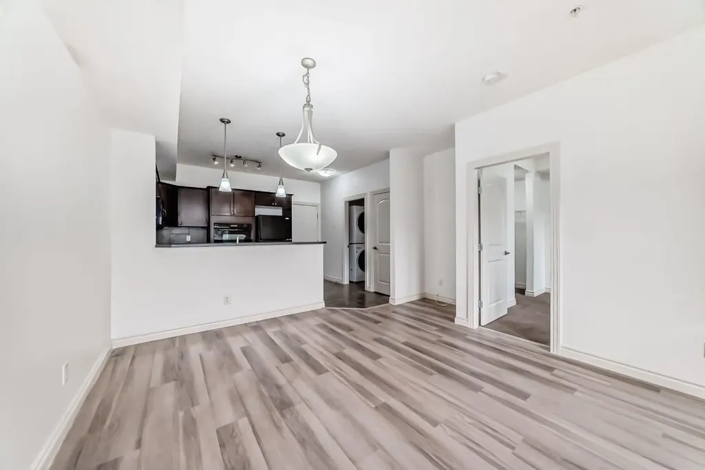60 Royal Oak Plaza NW Calgary AB T3G 0H7