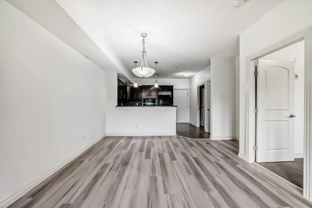 60 Royal Oak Plaza NW Calgary AB T3G 0H7