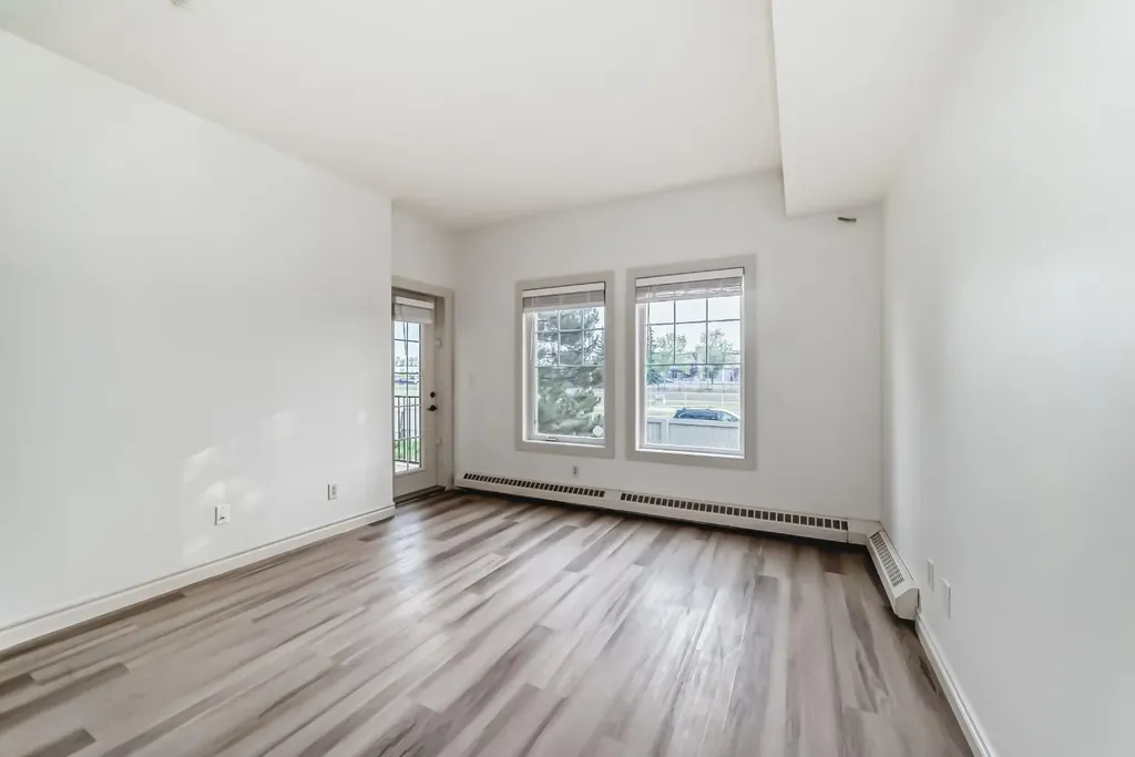 60 Royal Oak Plaza NW Calgary AB T3G 0H7