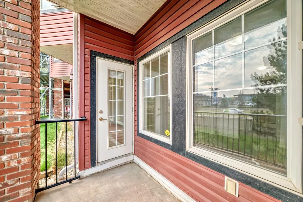 60 Royal Oak Plaza NW Calgary AB T3G 0H7