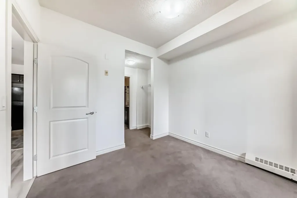 60 Royal Oak Plaza NW Calgary AB T3G 0H7