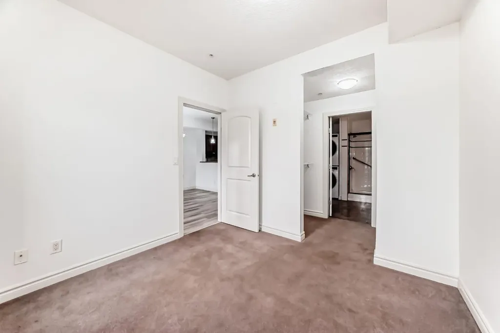 60 Royal Oak Plaza NW Calgary AB T3G 0H7