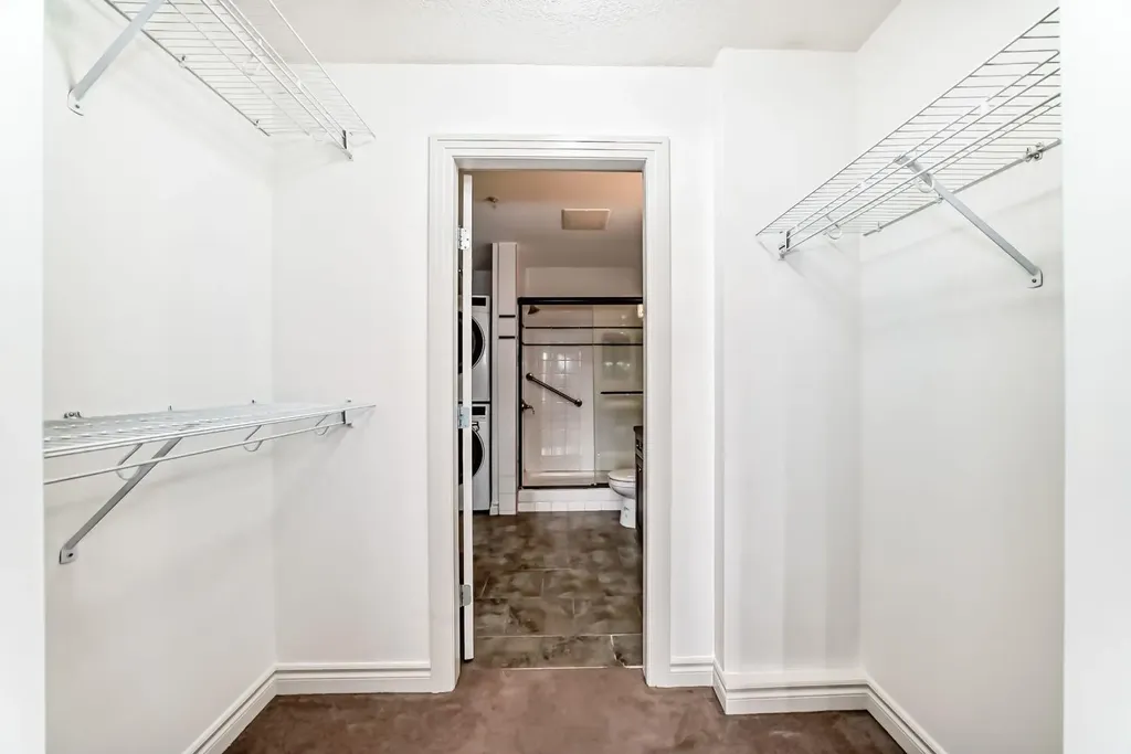 60 Royal Oak Plaza NW Calgary AB T3G 0H7