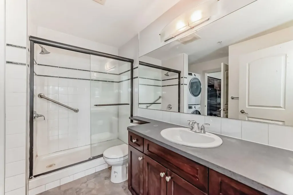 60 Royal Oak Plaza NW Calgary AB T3G 0H7