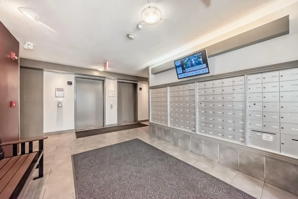 60 Royal Oak Plaza NW Calgary AB T3G 0H7